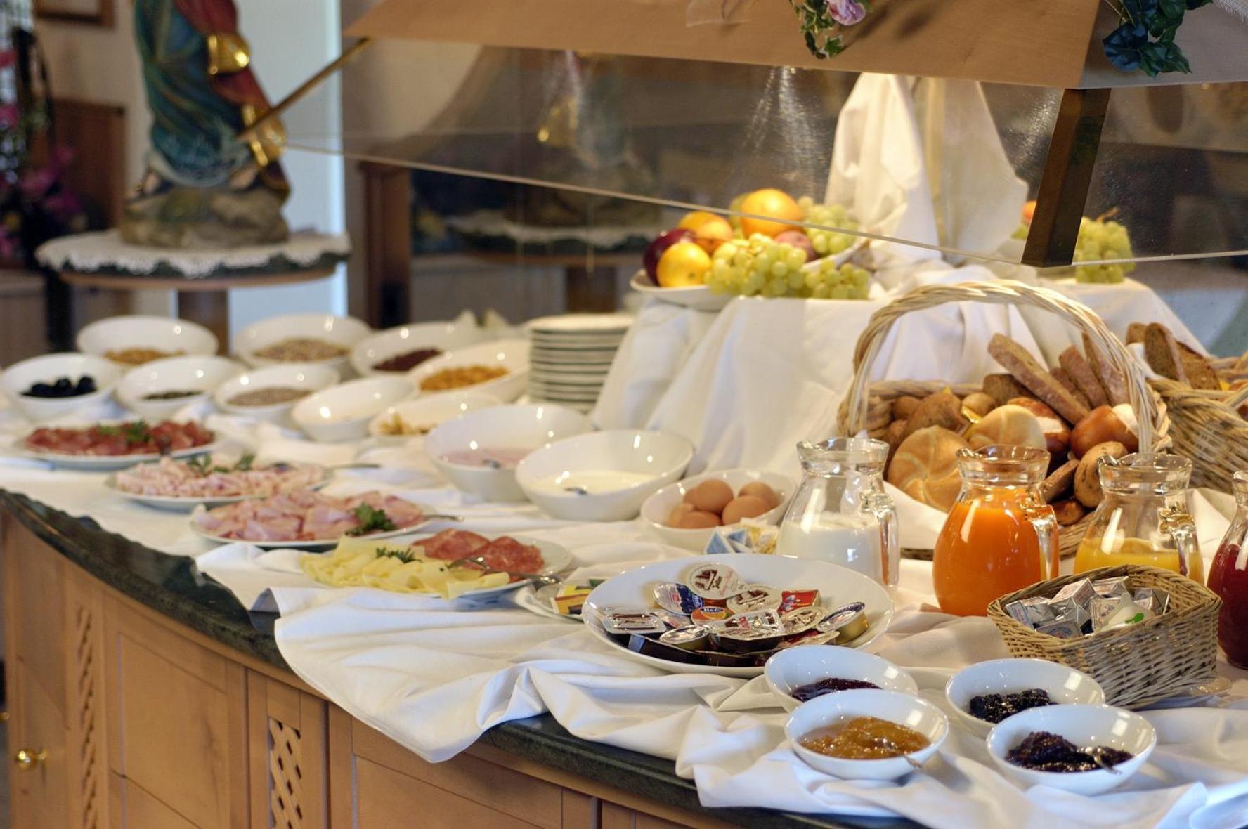 Parc Hotel Tyrol Кастелрото Екстериор снимка