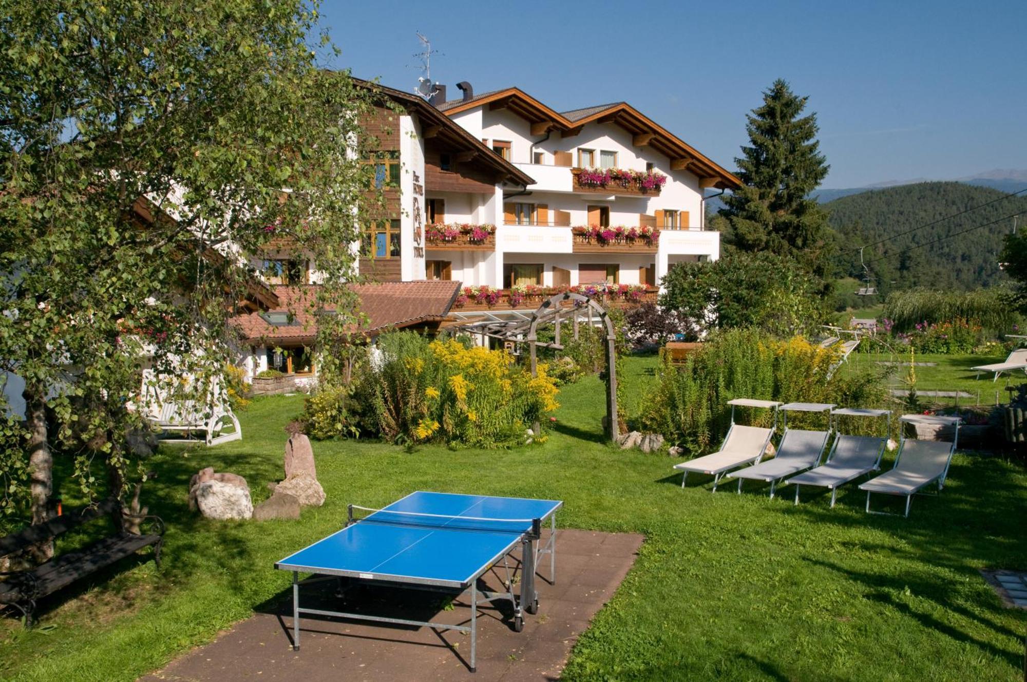 Parc Hotel Tyrol Кастелрото Екстериор снимка