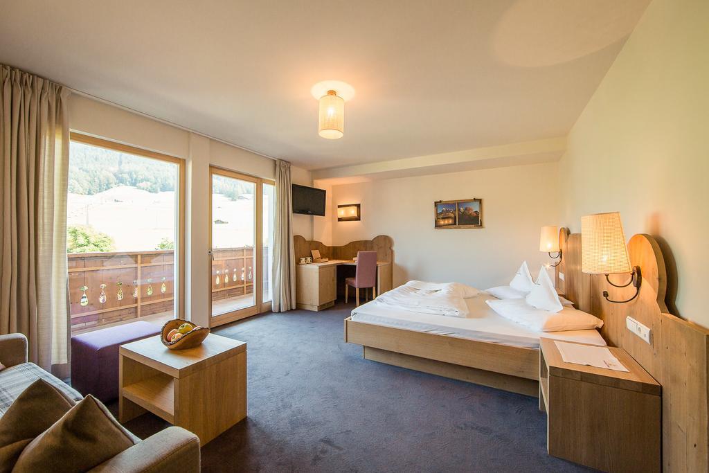 Parc Hotel Tyrol Кастелрото Екстериор снимка