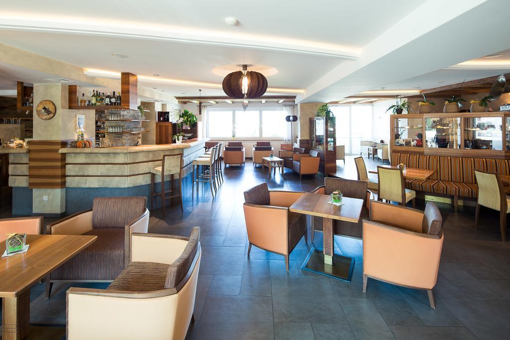 Parc Hotel Tyrol Кастелрото Екстериор снимка