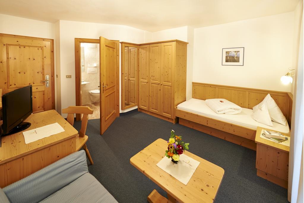 Parc Hotel Tyrol Кастелрото Екстериор снимка