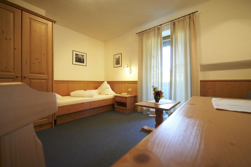 Parc Hotel Tyrol Кастелрото Екстериор снимка