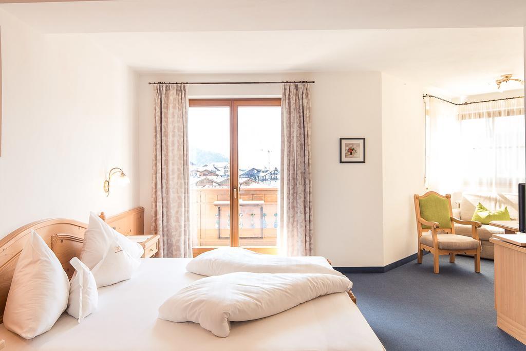 Parc Hotel Tyrol Кастелрото Екстериор снимка